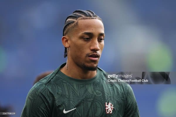 "Барселона" Жоао Педрога қизиқмоқда, аммо футболчи кетишни истамаяпти