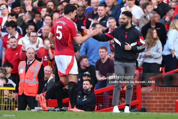Магуайр Аморимни қўллаб-қувватлади