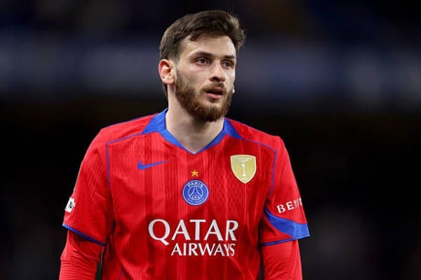 Кварацхелия ПСЖни тарк этишни истамаяпти