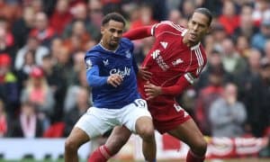 ”Ливерпуль” Салоҳнинг ўрнини азалий рақибининг футболчиси билан тўлдирмоқчи