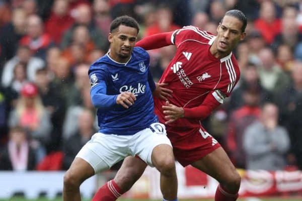 ”Ливерпуль” Салоҳнинг ўрнини азалий рақибининг футболчиси билан тўлдирмоқчи