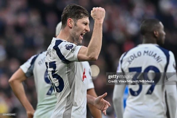 "Тоттенхэм" вақтинчалик мураббий сифатида амалдаги футболчини тайинлаши мумкин