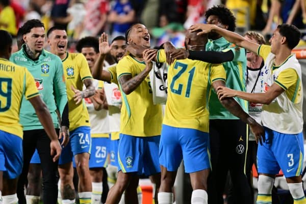 Бразилия футболчиларига катта ваъда берилди!