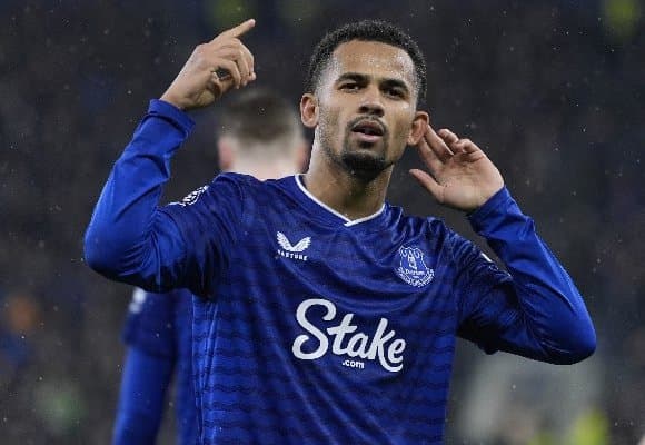 Ҳой ҳужумчи, кучлироқ клубга ўт!