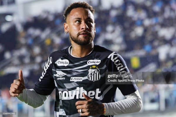 Неймар ҳакамдан норози бўлди: "У ўзини ўйин юлдузи деб ҳисоблайди"