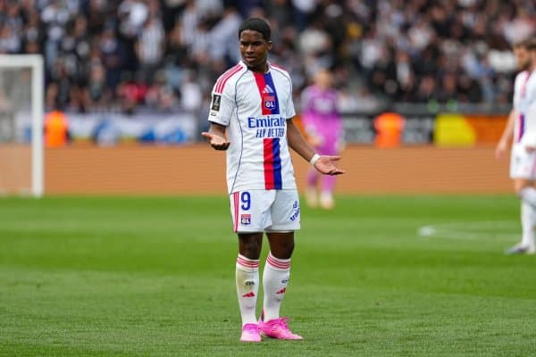 Жамоа шармандаларча пастга шўнғияпти