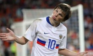 The Sun Ўзбекистонга келган машҳур футболчини Брэд Питт ва Ди Каприо билан таққослади