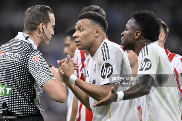 Собиқ ҳакам Мбаппе билан боғлиқ вазиятга баҳо берди: "Бу пенальти эмас"