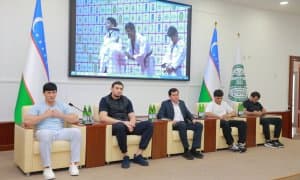 Дзюдоисты сборной Узбекистана — в диалоге со студентами