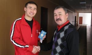 Qozog‘istonlik murabbiy o‘zbek bokschilariga tan berdi!