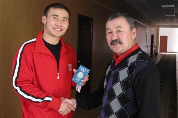 Qozog‘istonlik murabbiy o‘zbek bokschilariga tan berdi!