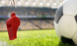 Футбол учрашуви вақтида ҳакам майдонда отиб ўлдирилди