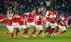 Frantsiyada qurollangan fanatlar klub bazasiga bostirib kirdi