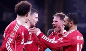 “Liverpool” birdaniga ikki oʻyinchi oʻrnini bosadigan isteʼdod topdi