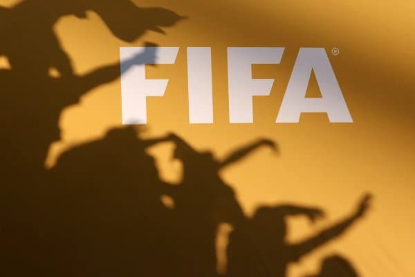 ФИФА барча клубларни камида битта 20-21 ёшли футболчини тайёрлаш мажбуриятини юклаш таклифини кўриб чиқади