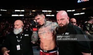 UFC чемпионидан нохуш хабар: тикланиш вақти яна чўзилди
