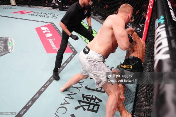Хитойдаги UFC турнири ҳаммаёқни "портлатди"!