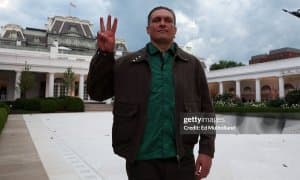 Александр Усик камарларидан нега воз кечди?