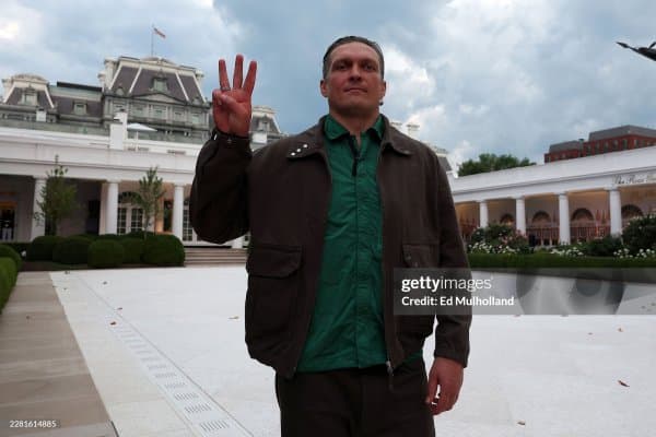 Александр Усик камарларидан нега воз кечди?