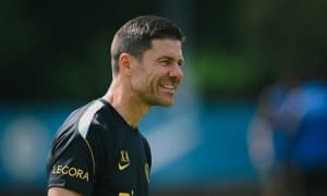 Хаби Алонсо юз ўгирган ҳужумчига тўртта харидор чиқди