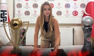 Туркия жамоасига 22 ёшли қиз бош мураббий бўлди