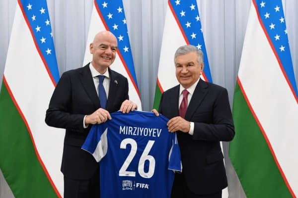 Мирзиёев ФИФА раҳбарини қабул қилди