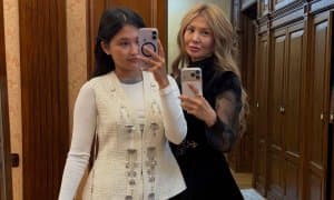 Машҳур шахматчи қизнинг онаси шов-шувдан сўнг яна Ўзбекистон терма жамоаси ҳақида гапирди
