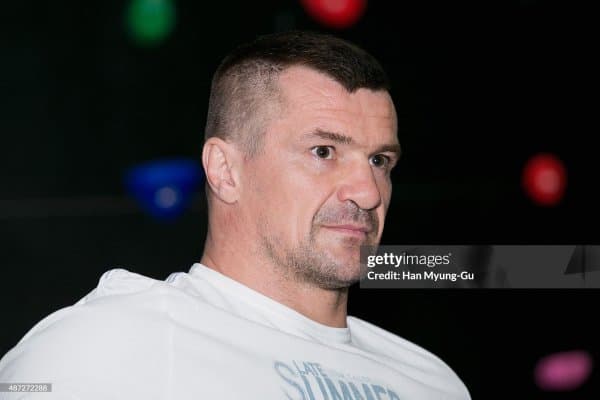Амалдаги жаҳон чемпиони ва боксчи-блогер ўртасида жанг ўтказилсин!
