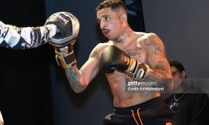 Карлос Пратеснинг зарбаси нишонга тегиши билан Ислом Махачев ухлаб қолади