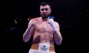 Ўзбекистонлик жаҳон чемпиони Дмитрий Биволни муҳим жангга тайёрлашда ёрдам беради