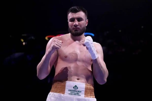 Ўзбекистонлик жаҳон чемпиони Дмитрий Биволни муҳим жангга тайёрлашда ёрдам беради
