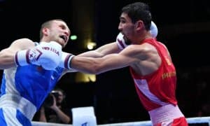 Абдумалик Халоковнинг қулоғини тишлаб олган россиялик жаҳон чемпиони ўзбек бокчисини айблади