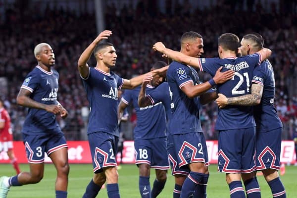 Булар ҳайдасанг ҳам кетмаяпти!