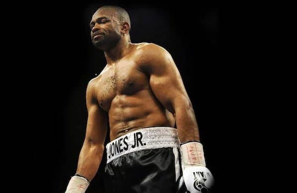 Рой Жонс Халаков, Холдоров ва Мардоновлар иштирокидаги жангларни томоша қилади