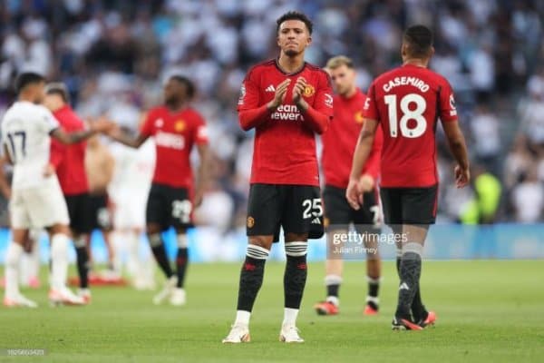 “Манчестер Юнайтед” қимматбаҳо юлдузини ярим нархга сотадиган бўлди