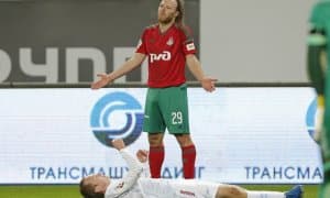 Ҳакам ўзбекистонлик легионер бурнини синдириб, уни нокаут қилганини айтди!