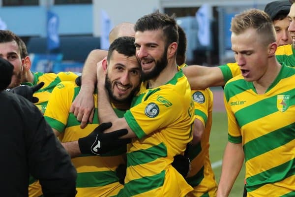 Беларусда футболчилар ўйиндан сўнг бўш трибунага қарата қарсак чалди (фото)