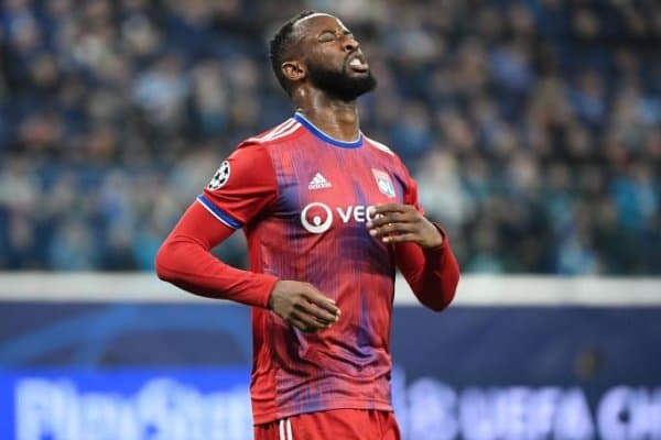 Тўп зарбидан нокаут бўлган футболчи шифохонада ўзига келтирилди