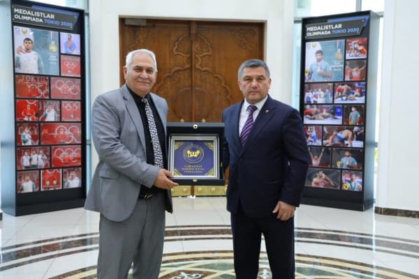 Халқаро оғир атлетика федерацияси президенти юртимизда ўтадиган нуфузли мусобақаларга тайёргарликни кўздан кечирди