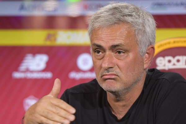 Моуриньо ўзига керакмас ўйинчини рақиб жамоага бериб юборди