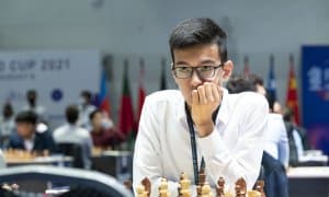 Нодирбек Абдусатторов бугун 3 нафар ҳиндистонлик шахматчиларга қарши дона суради. Улардан бири Гукеш!