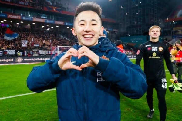 Файзуллаев БААда тўп тепади