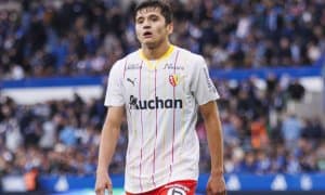 Хорижлик экспертлар Ҳусанов трансфери туфайли кескин фикрлар билдиряпти