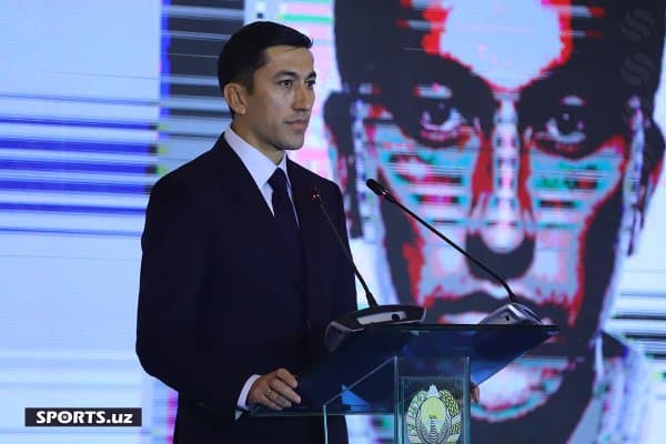 Одил Аҳмедов: Бу умидли футболчилар ўйин амалиётисиз қолиб кетишининг олдини олади