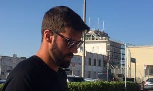 Алиссон тиббий кўрикдан ўтиш учун Ливерпулга йўл олди