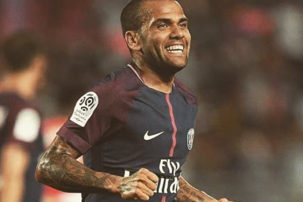 Дани Алвес АПЛда ўйнамоқчи