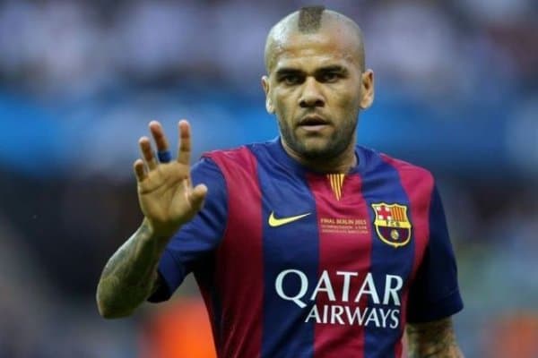 Дани Алвес "Барселона" учун энг муносиб футболчи қандай бўлиши кераклигини айтди