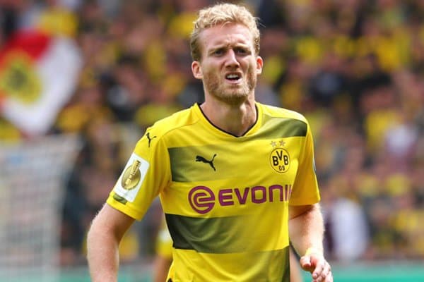 Шюррле АПЛ клубида тиббий кўрикдан ўтиш учун Лондонга етиб келди