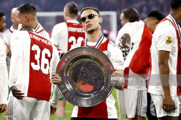 МЮ 94 миллион еврога ҳужумчи харид қилади