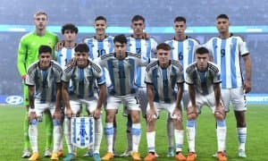 Аргентина йирик ғалабани тантана қилди ва юз фоизлик кўрсаткич билан кейинги босқичга йўл олди 